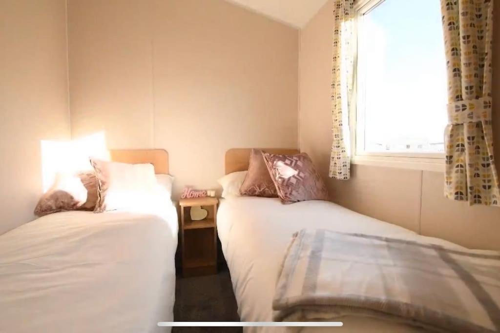 Perfect Family Getaway, With Lots Of Facilities! Villa Scratby Bagian luar foto